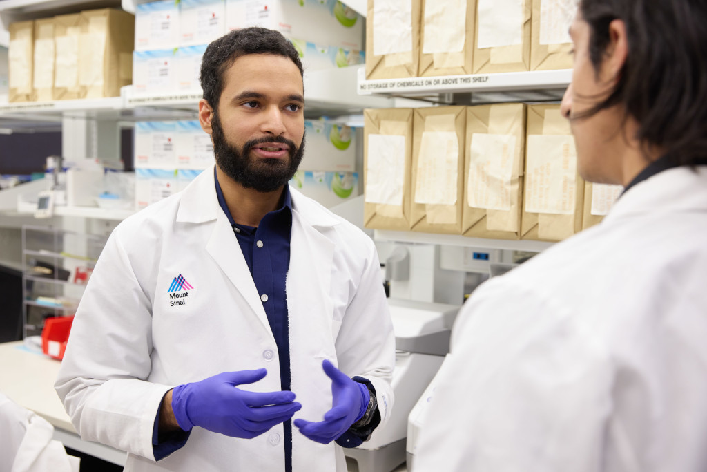 Bakel Lab member preparing samples and sequencing workflow